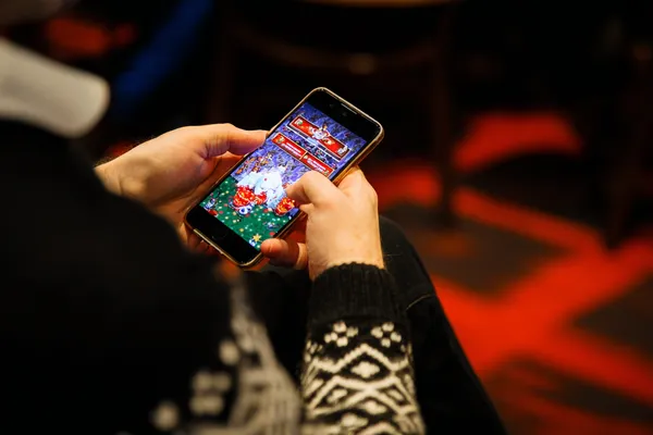 A man focused on his laptop with live stats in the background, highlighting the dedicated sports and gaming features of the 866JL mobile app.